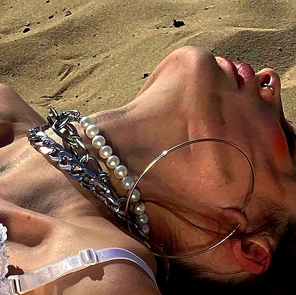 chica.niebla instagram image archive image