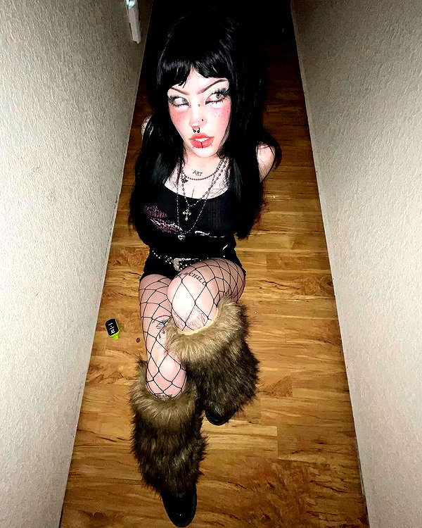 chica.niebla instagram image archive image