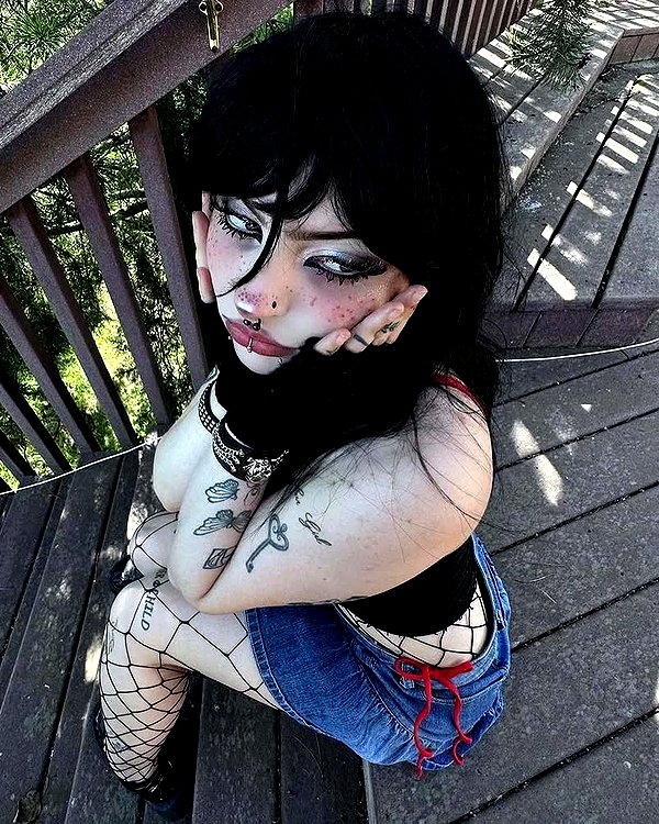 chica.niebla instagram image archive image