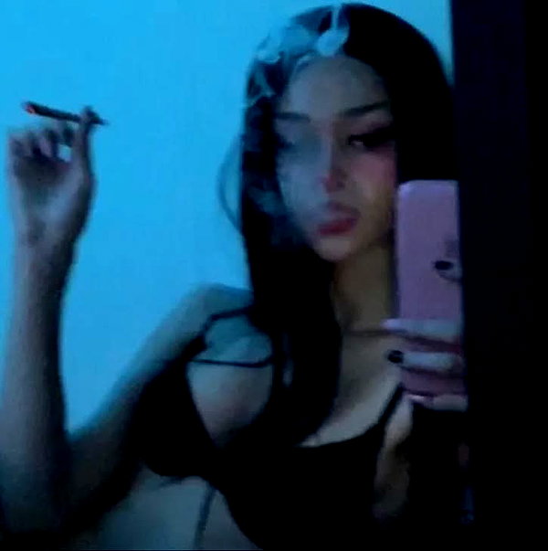 chica.niebla instagram image archive image