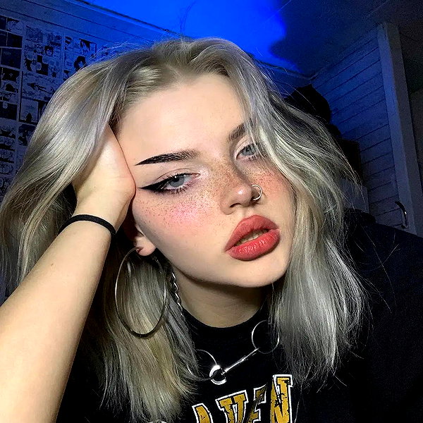 chica.niebla instagram image archive image