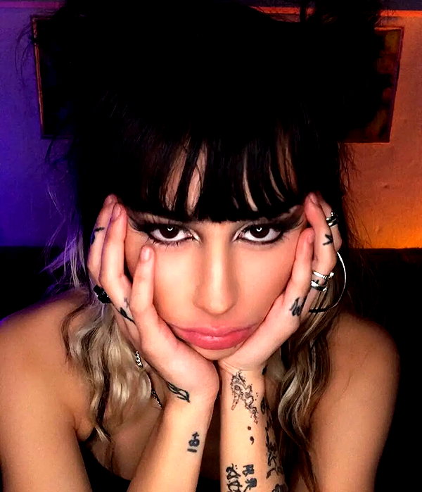 chica.niebla instagram image archive image