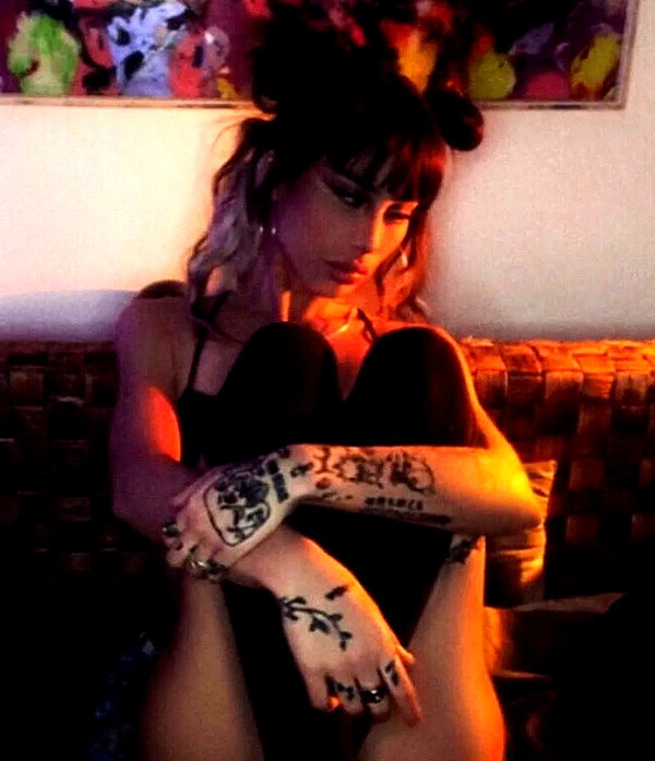 chica.niebla instagram image archive image