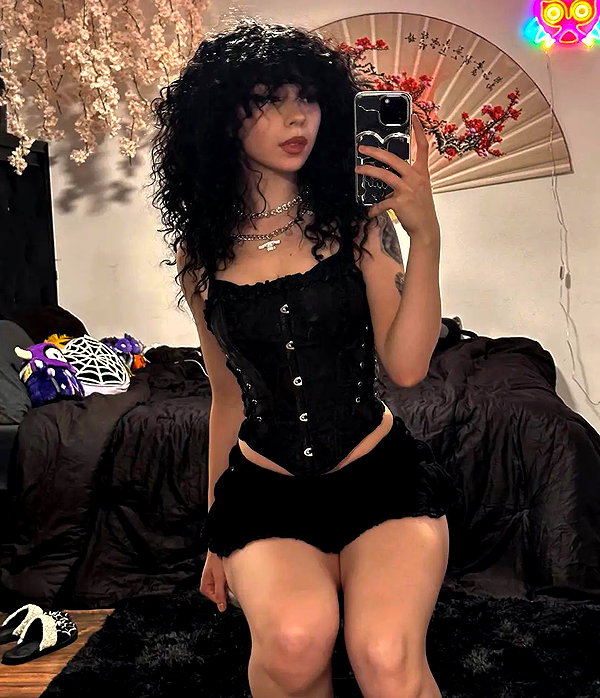 chica.niebla instagram image archive image