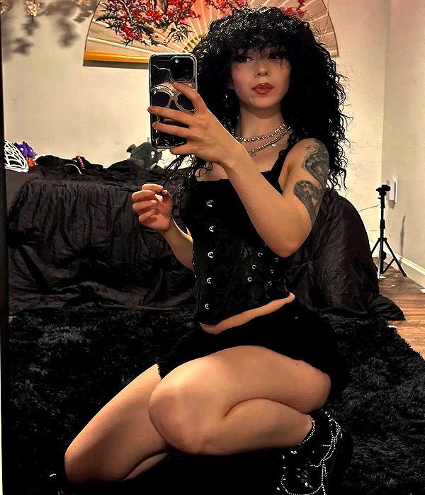 chica.niebla instagram image archive image