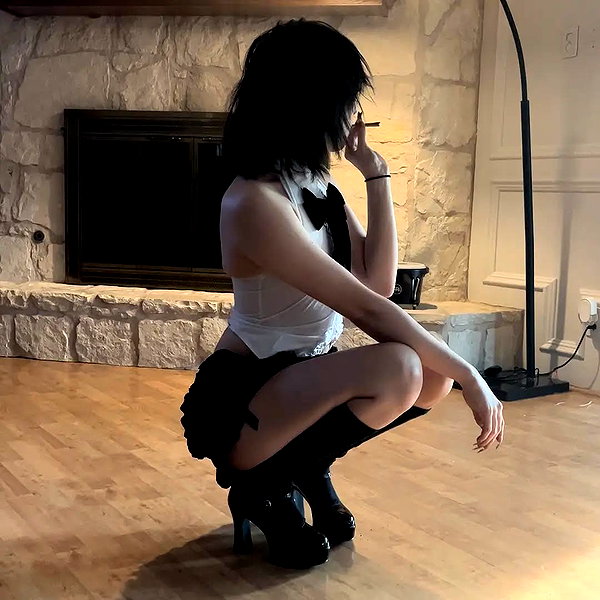 chica.niebla instagram image archive image