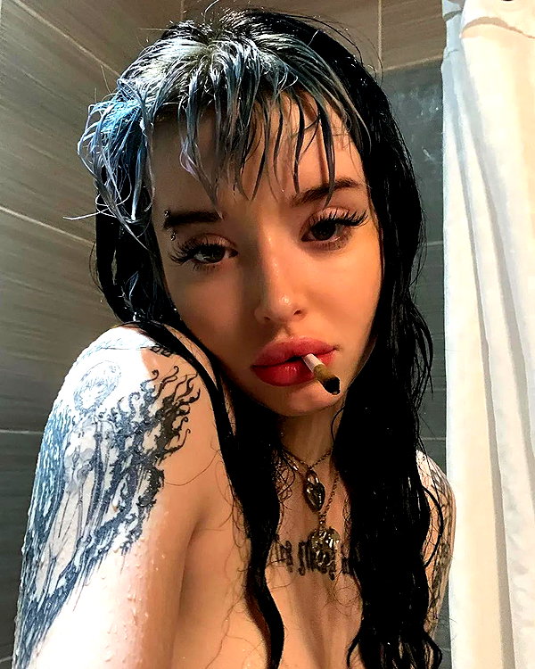chica.niebla instagram image archive image