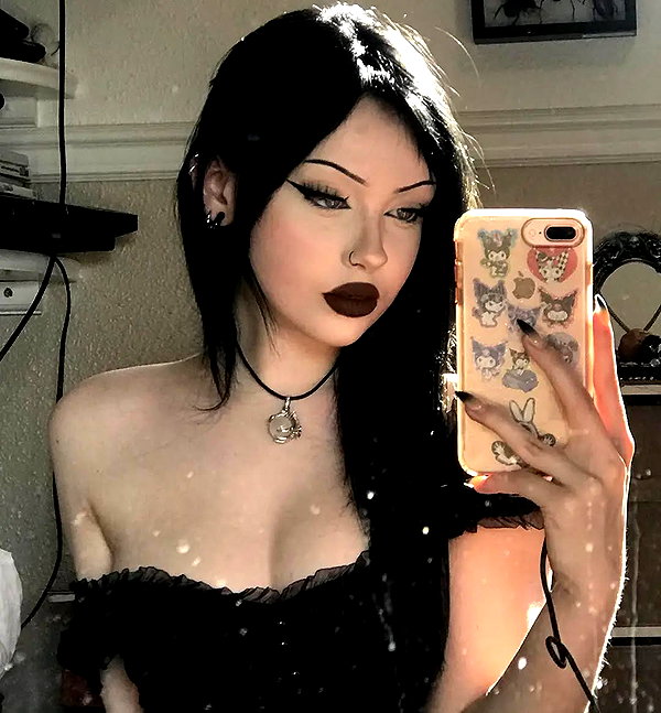 chica.niebla instagram image archive image