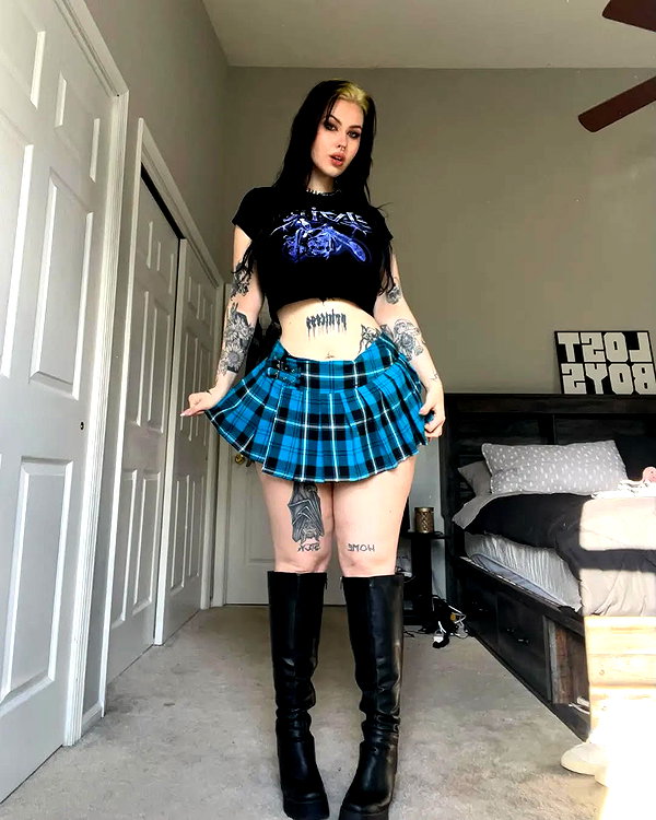 chica.niebla instagram image archive image