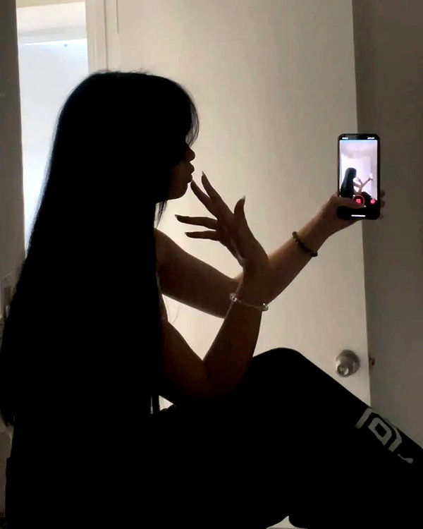 chica.niebla instagram image archive image