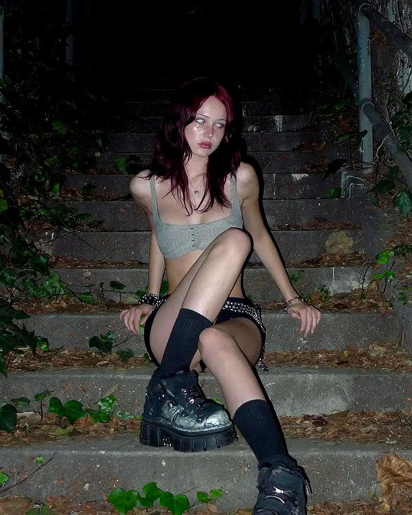 chica.niebla instagram image archive image