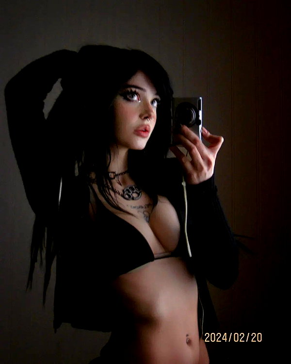 chica.niebla instagram image archive image