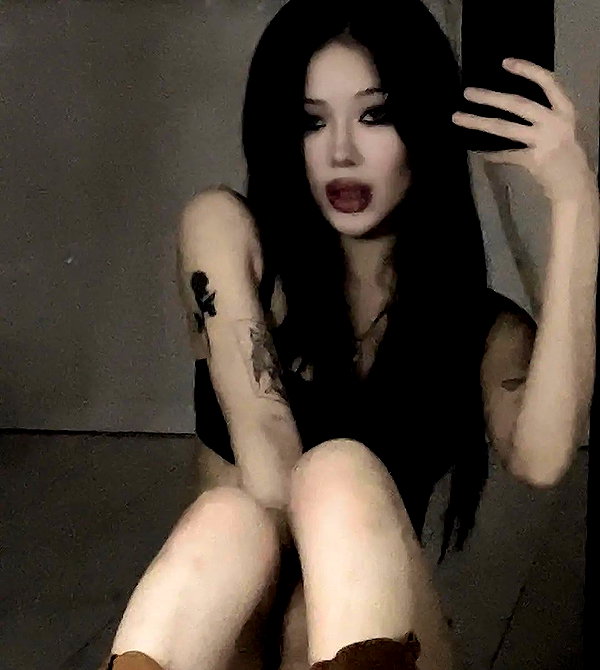 chica.niebla instagram image archive image