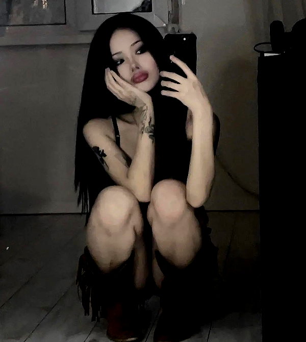chica.niebla instagram image archive image