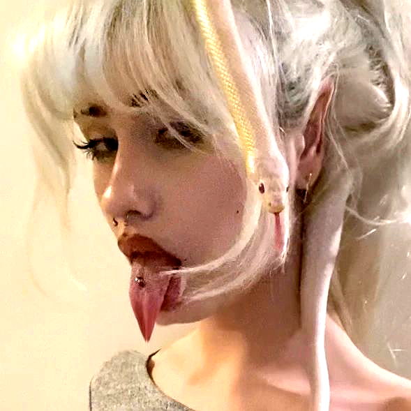 chica.niebla instagram image archive image