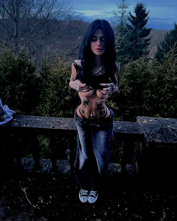 chica.niebla instagram image archive image