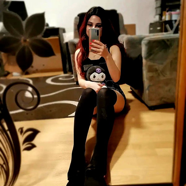 chica.niebla instagram image archive image