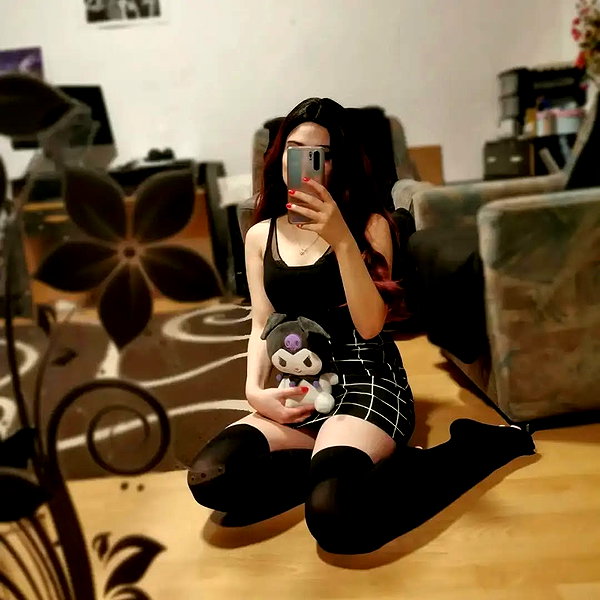 chica.niebla instagram image archive image
