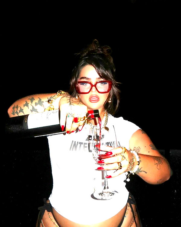 chica.niebla instagram image archive image