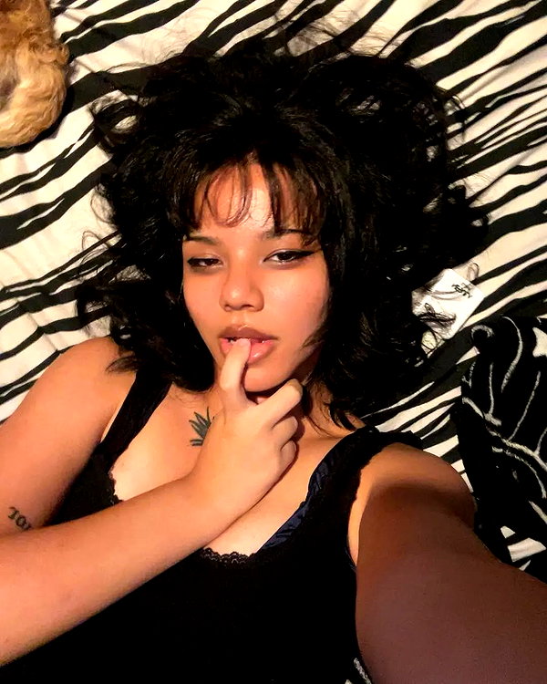 chica.niebla instagram image archive image