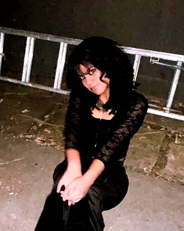 chica.niebla instagram image archive image