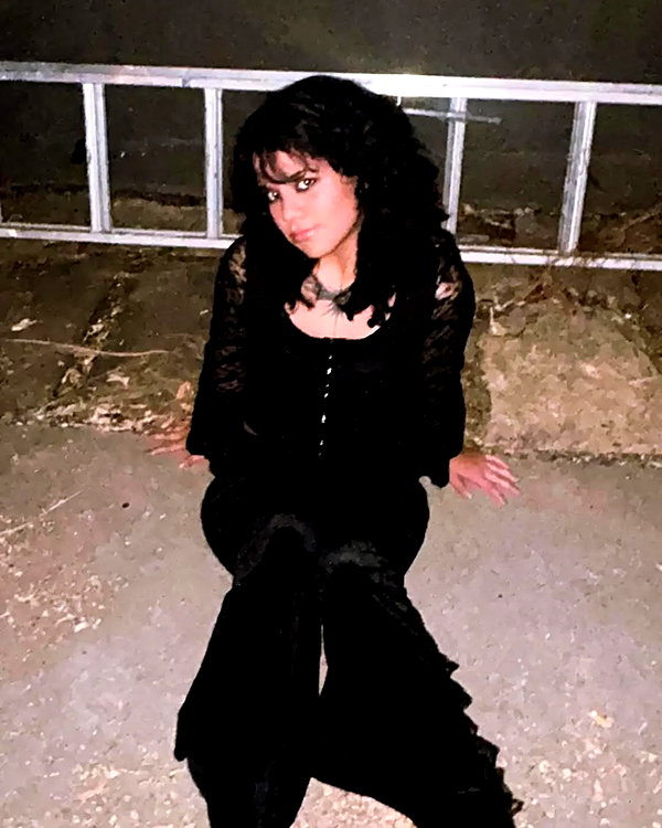 chica.niebla instagram image archive image