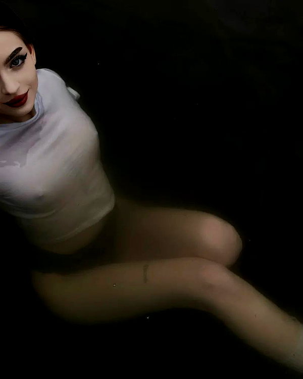 chica.niebla instagram image archive image