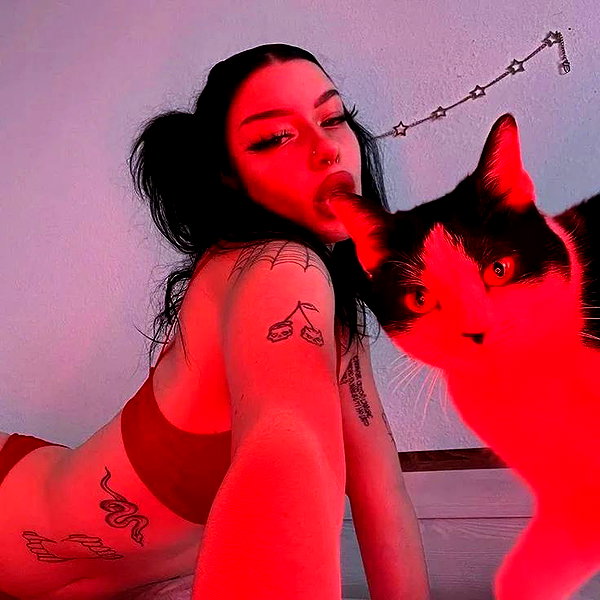 chica.niebla instagram image archive image