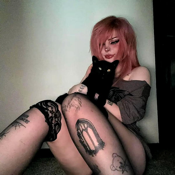 chica.niebla instagram image archive image