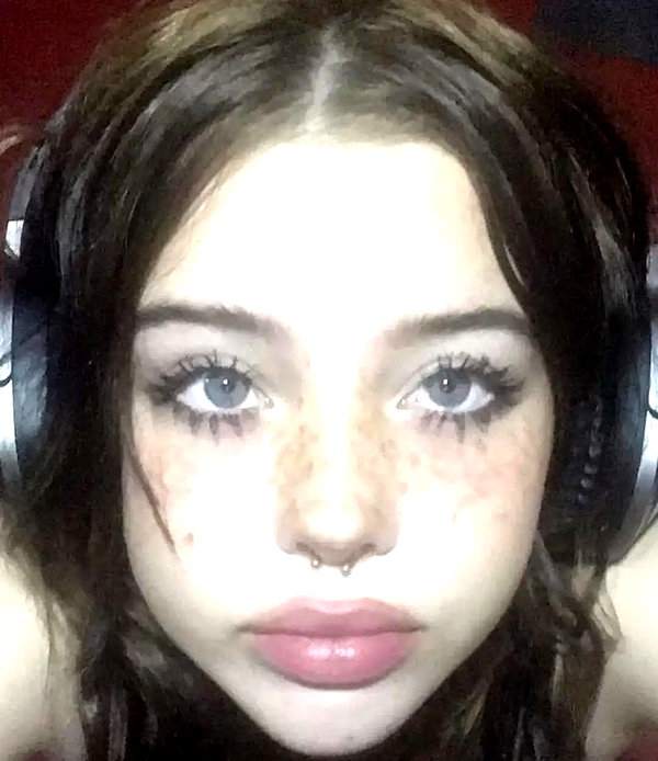 chica.niebla instagram image archive image