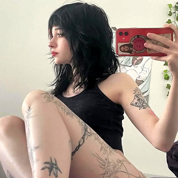 chica.niebla instagram image archive image