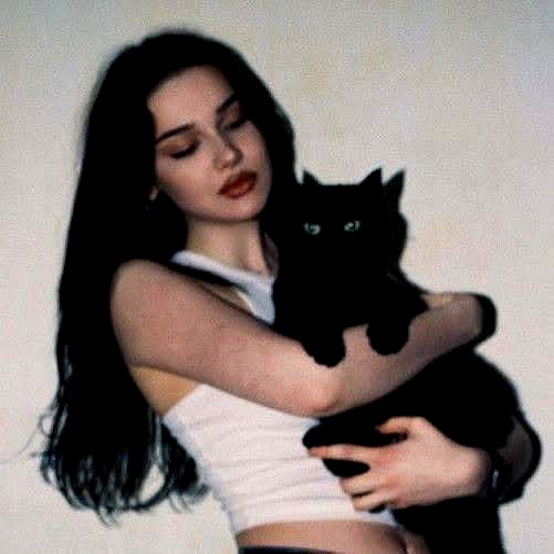 chica.niebla instagram image archive image