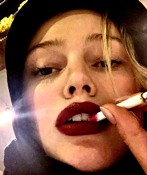 chica.niebla instagram image archive image