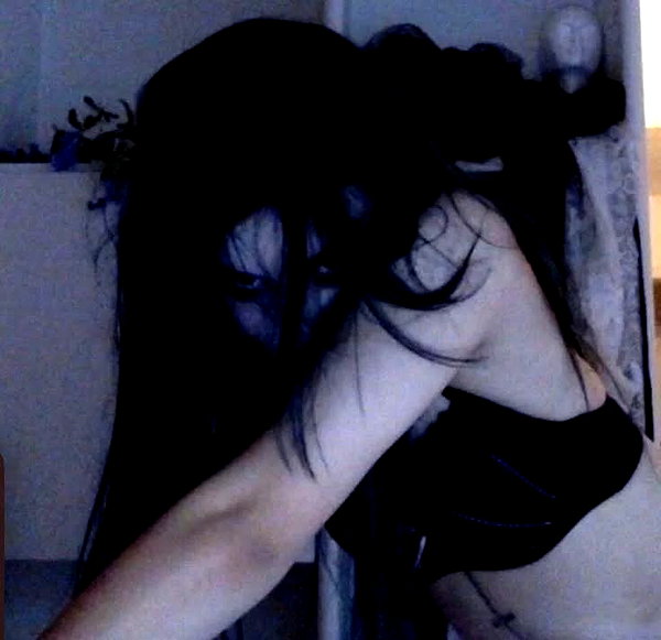 chica.niebla instagram image archive image