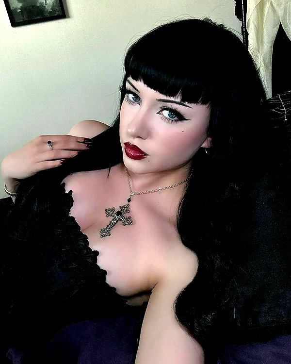 chica.niebla instagram image archive image
