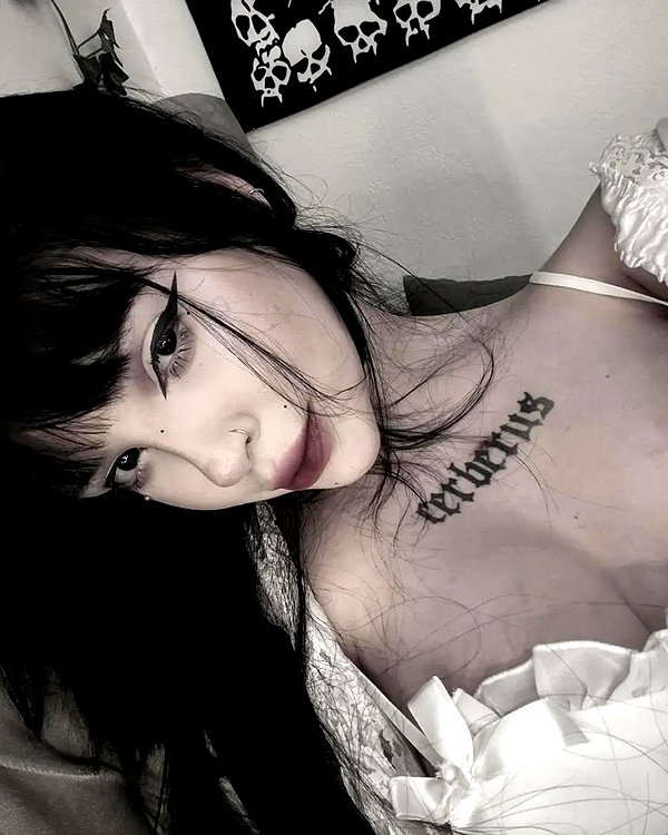 chica.niebla instagram image archive image