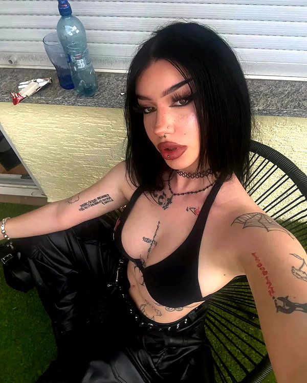 chica.niebla instagram image archive image
