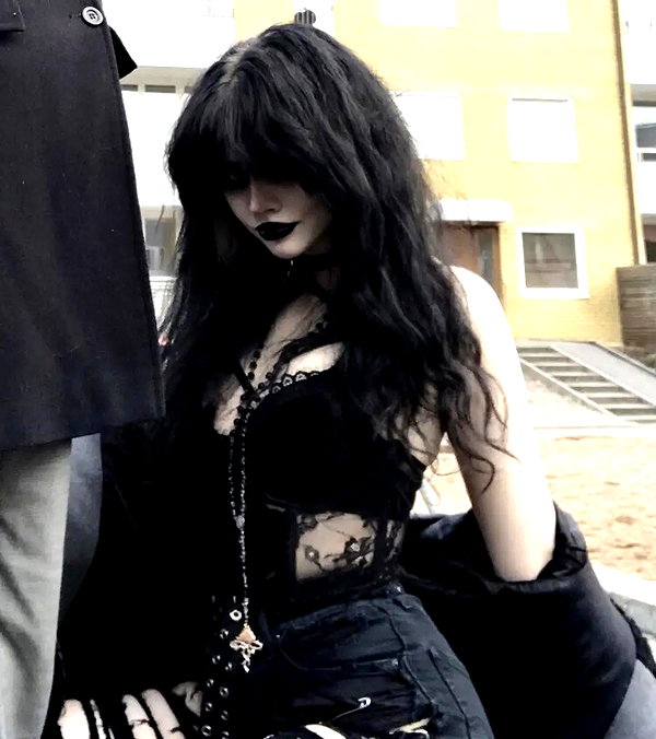 chica.niebla instagram image archive image