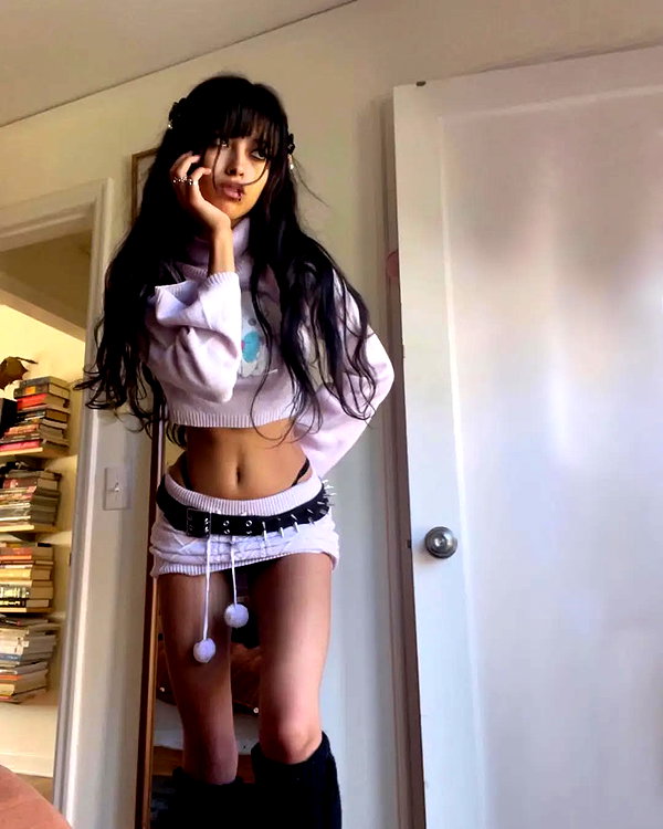 chica.niebla instagram image archive image