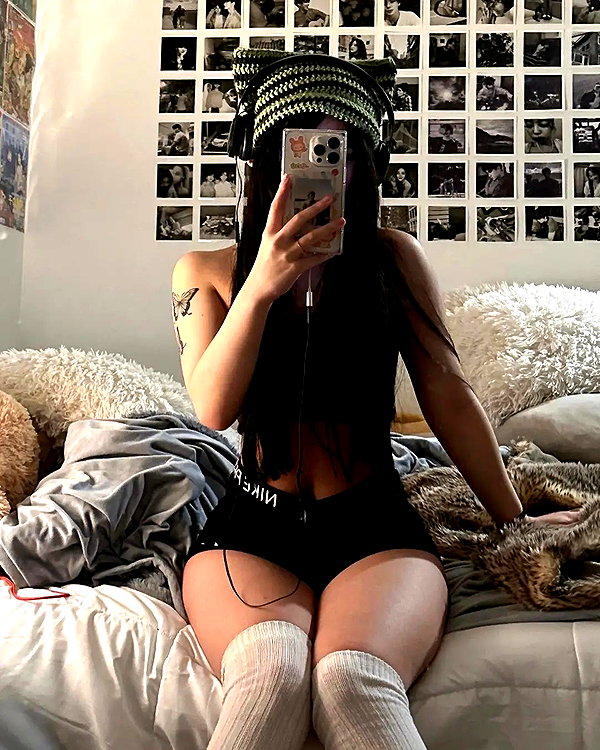 chica.niebla instagram image archive image