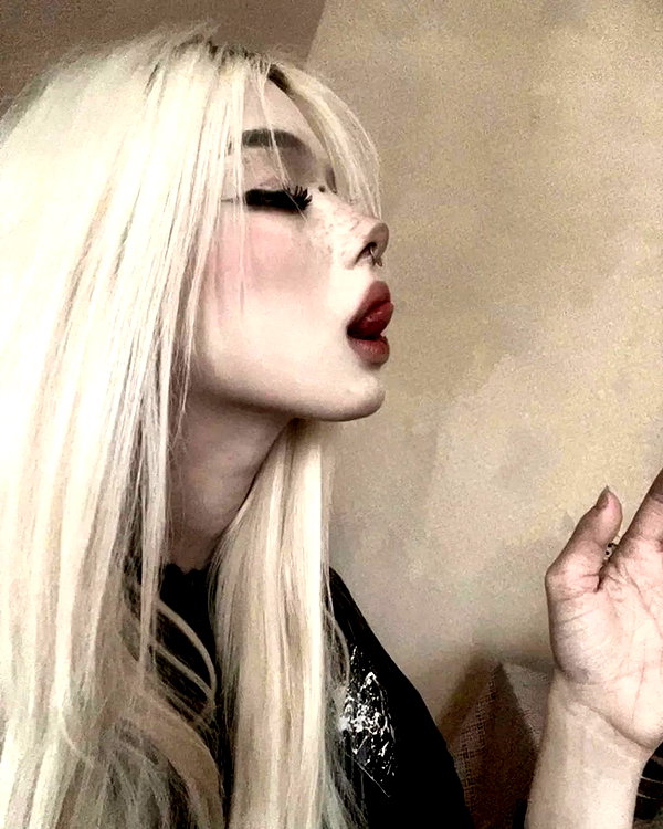 chica.niebla instagram image archive image