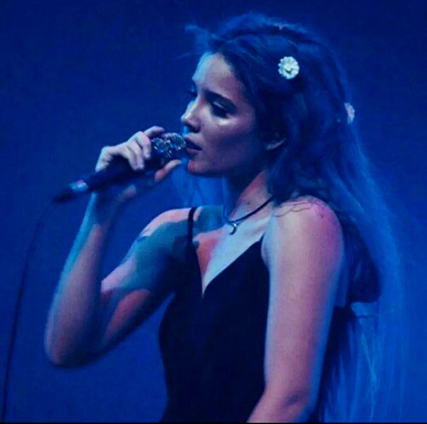 chica.niebla instagram image archive image
