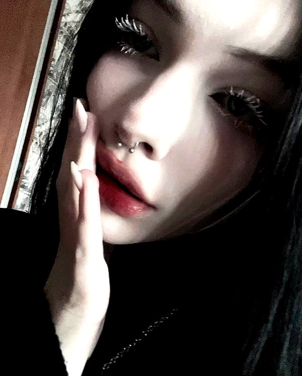 chica.niebla instagram image archive image