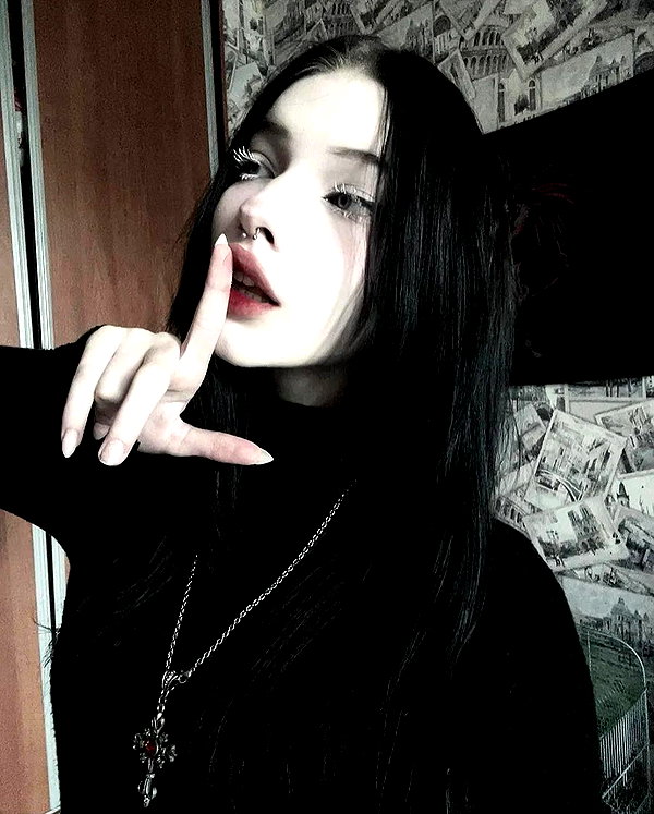 chica.niebla instagram image archive image