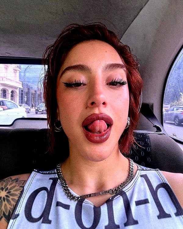 chica.niebla instagram image archive image