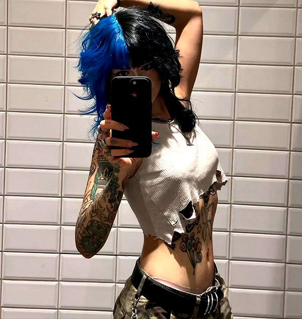 chica.niebla instagram image archive image