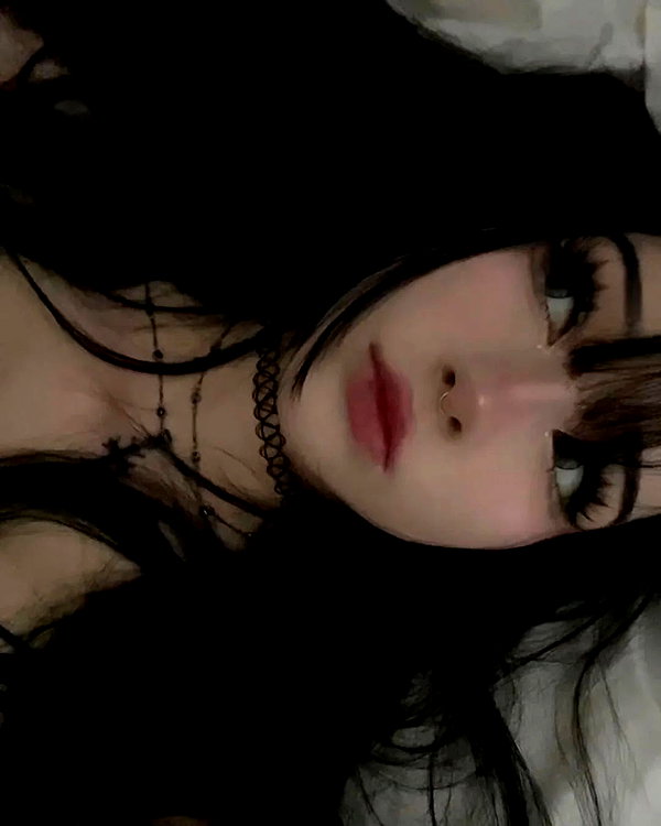 chica.niebla instagram image archive image