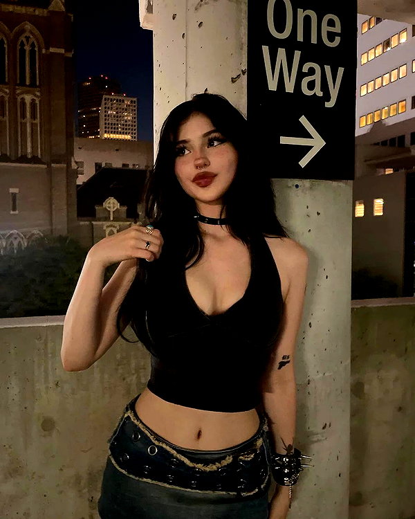 chica.niebla instagram image archive image