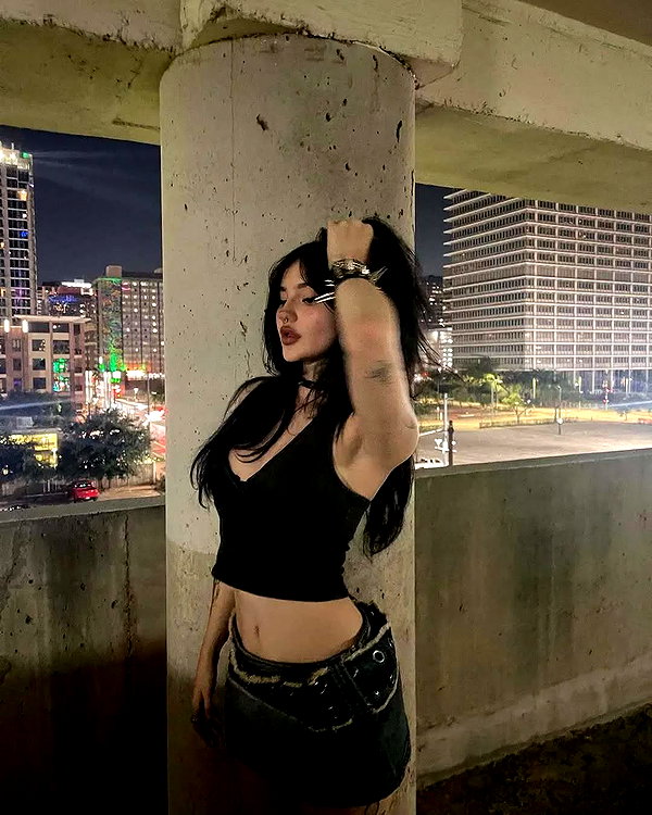 chica.niebla instagram image archive image