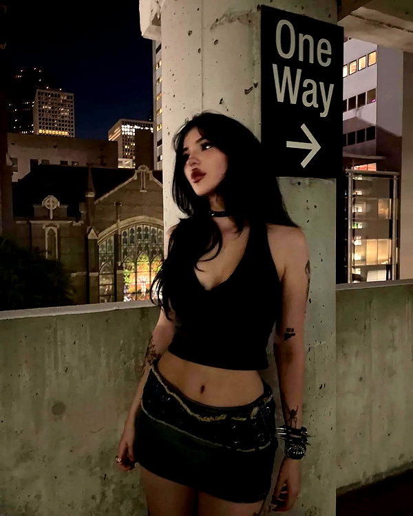 chica.niebla instagram image archive image